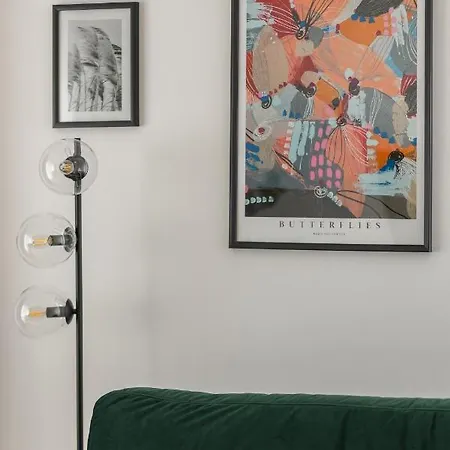 Stylish Heart Of By Renters Varsovie