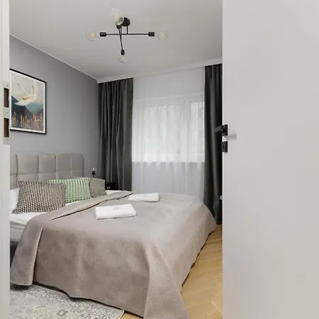 Stylish Heart Of By Renters * Varsavia
